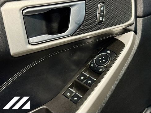 Used 2023 Ford Explorer XLT image 18