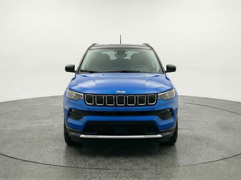 Used 2025 Jeep Compass Limited AWD/4WD image 2