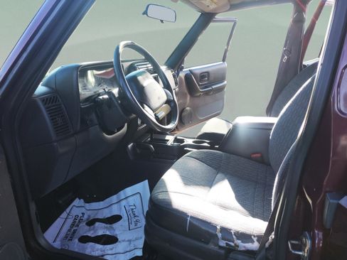 Used 2001 Jeep Cherokee Sport image 24