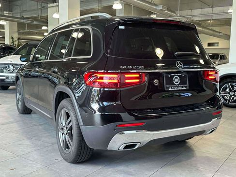 Used 2025 Mercedes-Benz GLB 250 4MATIC image 4