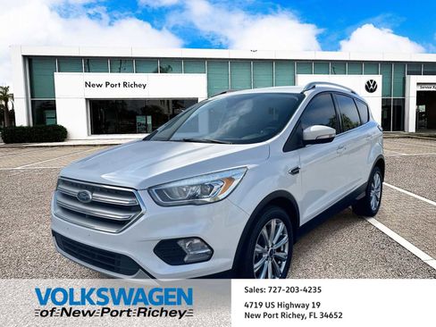 Used 2017 Ford Escape Titanium image 1