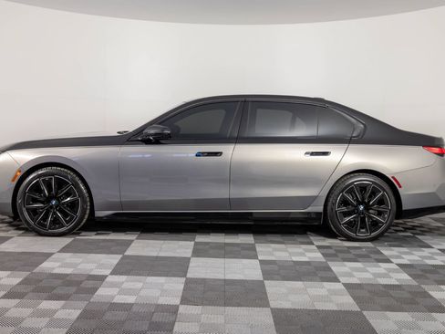 Used 2023 BMW i7 xDrive60 AWD/4WD image 3