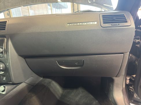 Used 2014 Dodge Challenger SXT RWD image 25