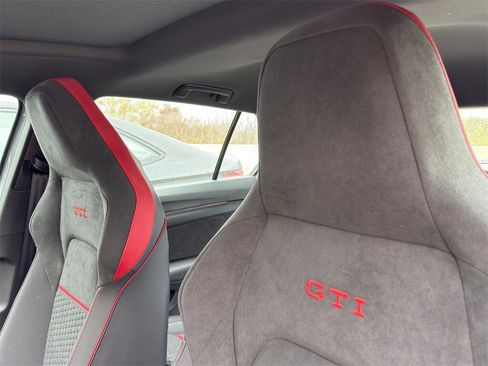 New 2026 Volkswagen GTI SE image 10