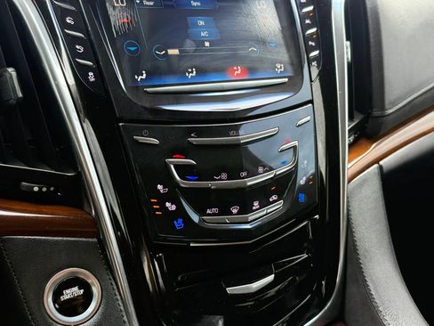 Used 2018 Cadillac Escalade Premium Luxury w/ LPO, Radiant Package AWD/4WD image 38