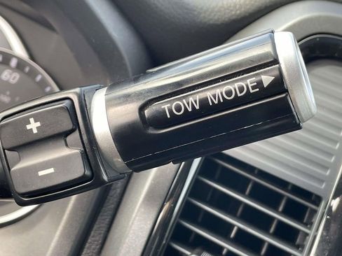 Used 2024 Nissan Titan SV w/ SV Bronze Edition Package image 23