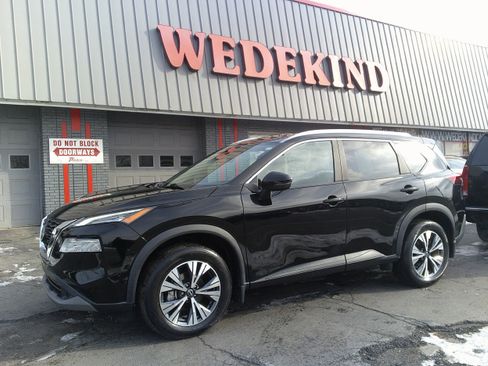 Used 2023 Nissan Rogue SV w/ SV Premium Package image 2
