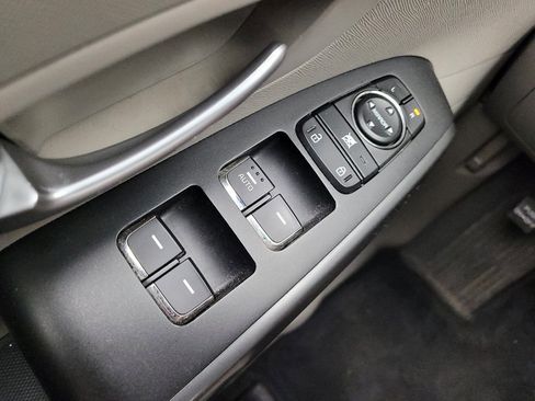 Used 2019 Kia Sedona EX FWD image 27