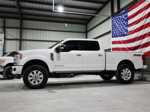 Used 2018 Ford F250 Platinum w/ Platinum Ultimate Package image 5