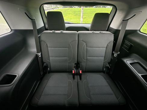 Used 2023 GMC Acadia SLE image 14