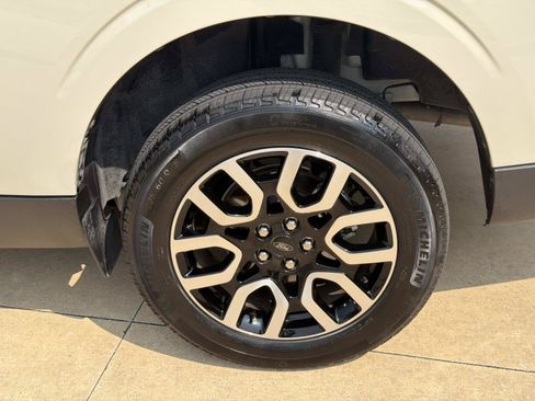 Used 2024 Ford Maverick Lariat FWD image 4