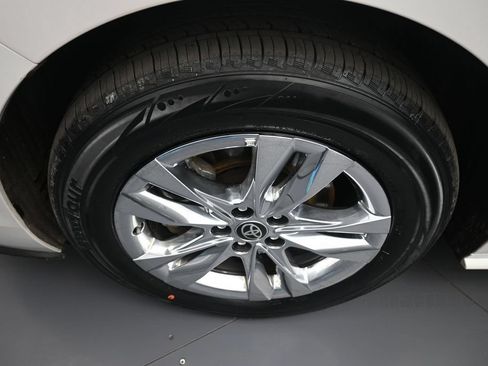 Used 2024 Toyota Sienna XLE w/ XLE Plus Package AWD/4WD image 14