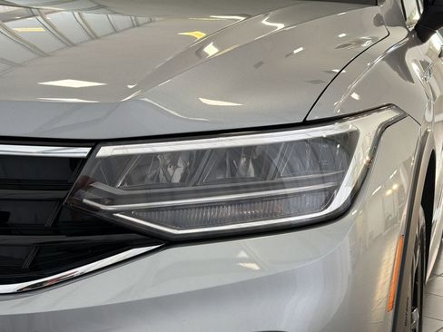 Certified 2023 Volkswagen Tiguan SE R-Line image 11