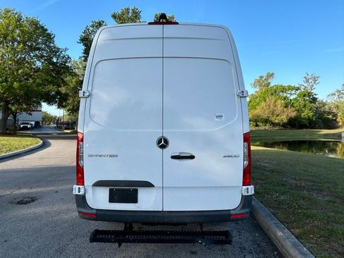 Used 2023 Mercedes-Benz Sprinter 2500 image 4