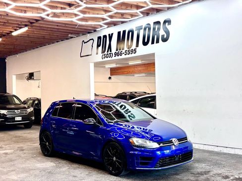 Used 2017 Volkswagen Golf 4-Door AWD/4WD image 1