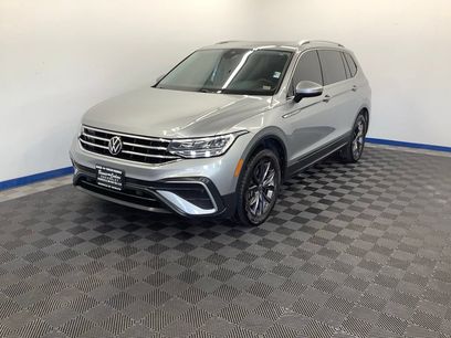 Used 2023 Volkswagen Tiguan SE w/ Panoramic Sunroof Package