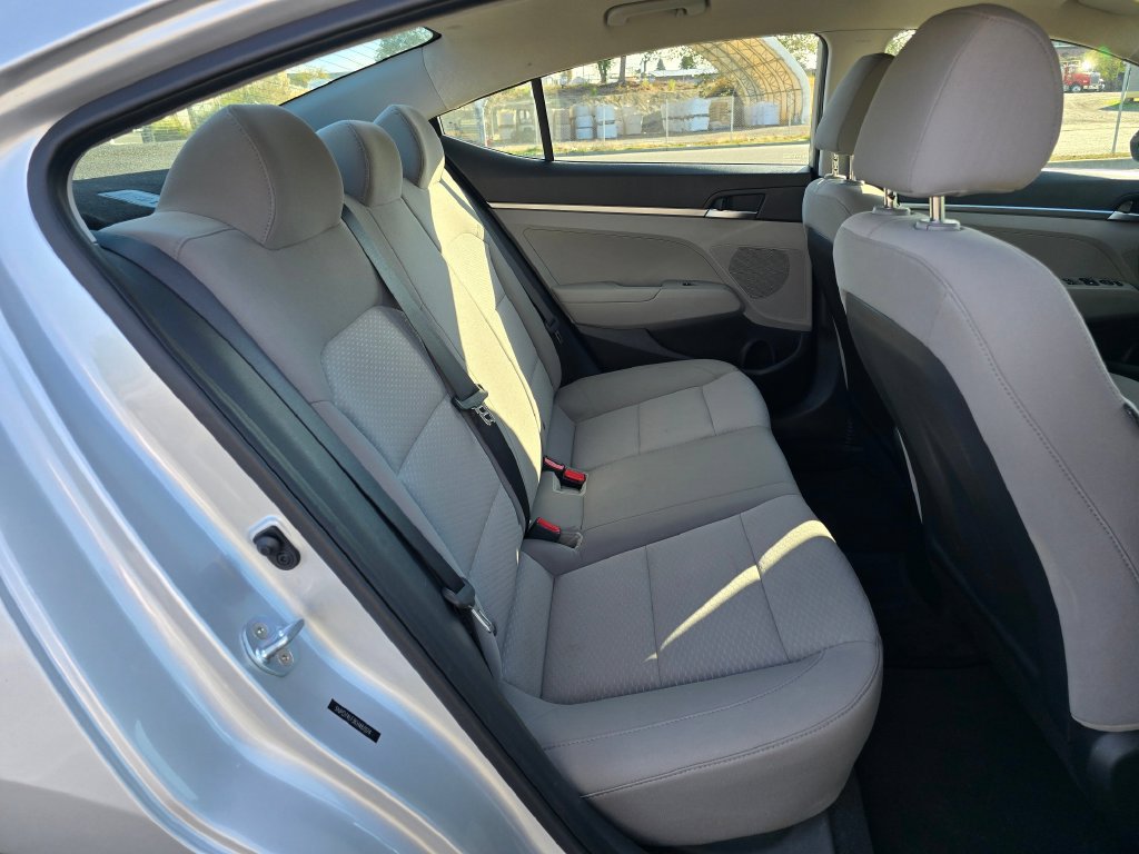 Used 2019 Hyundai Elantra SE FWD image 19