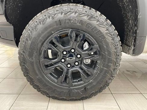 New 2026 Chevrolet Silverado 1500 ZR2 image 9