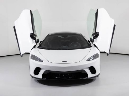 Used 2022 McLaren GT image 32