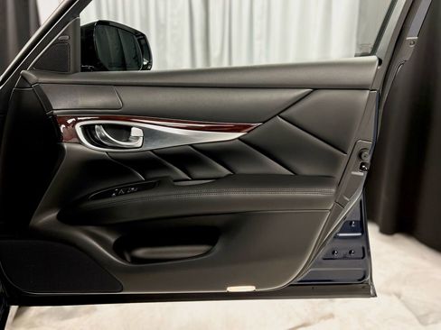 Used 2019 INFINITI Q70 Luxe image 40