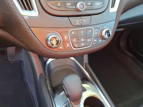 Used 2024 Chevrolet Malibu LT image 32