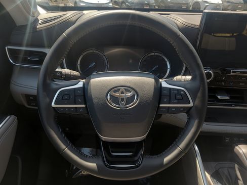 Used 2022 Toyota Highlander Platinum AWD/4WD image 23