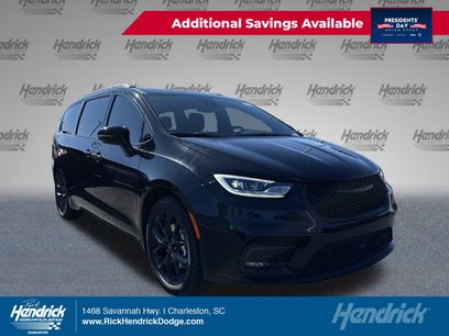 New 2026 Chrysler Pacifica Select w/ S Appearance Package