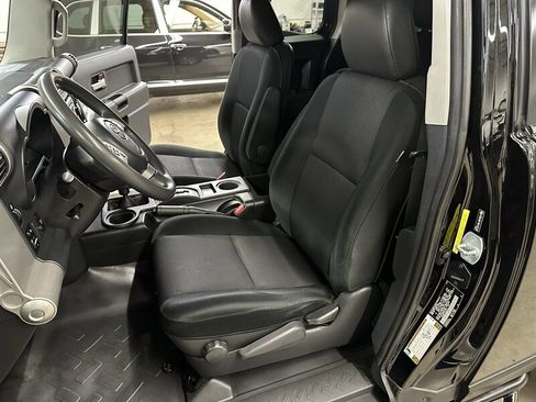 Used 2011 Toyota FJ Cruiser 4WD w/ Convenience Pkg image 30