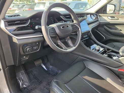 Used 2023 Jeep Grand Cherokee 4WD 4xe w/ Luxury Tech Group II image 18