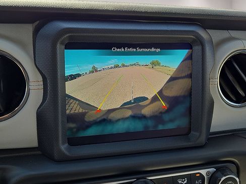 Used 2023 Jeep Wrangler Unlimited Sahara AWD/4WD image 26