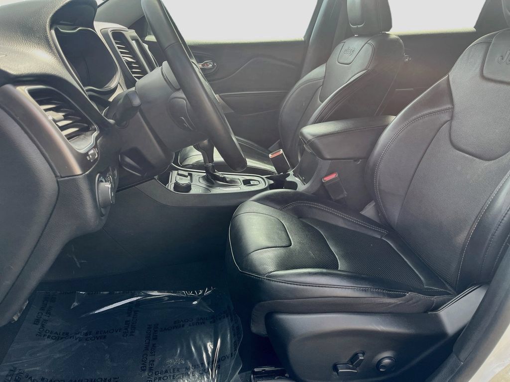 Used 2022 Jeep Cherokee Latitude Lux w/ Sun & Sound Group AWD/4WD image 20