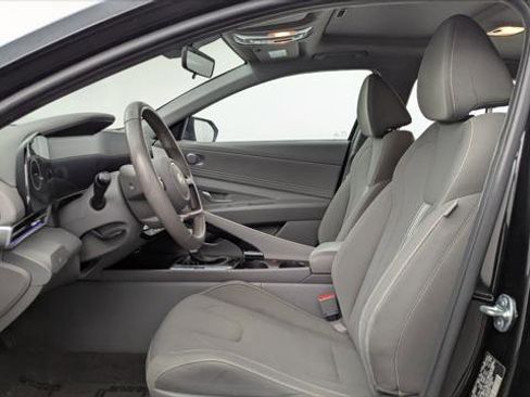 Used 2025 Hyundai Elantra SEL image 14