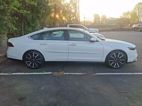Used 2024 Honda Accord Touring image 4