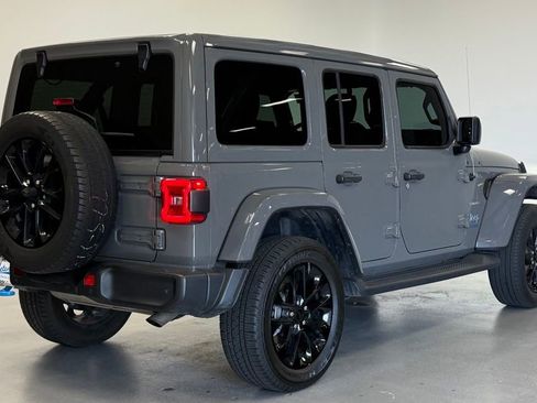 Used 2022 Jeep Wrangler Unlimited Sahara w/ Cold Weather Group AWD/4WD image 3