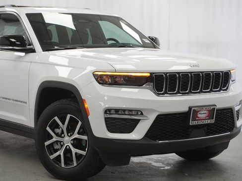 Used 2025 Jeep Grand Cherokee Limited AWD/4WD image 3
