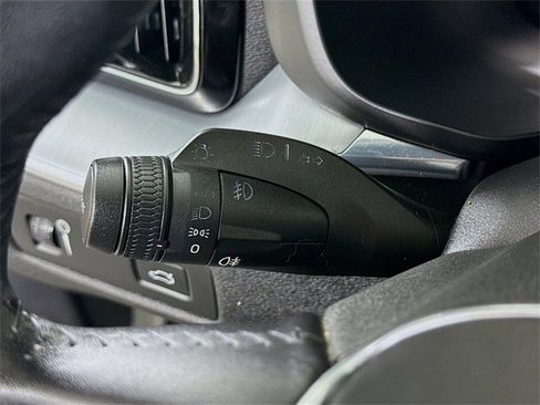 Used 2020 Volvo XC60 T5 Momentum image 15