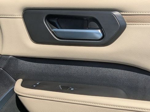 New 2025 Nissan Armada Platinum Reserve image 36