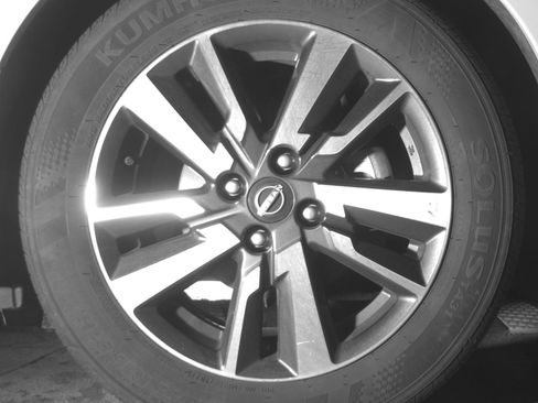 Used 2025 Nissan Versa SV image 13