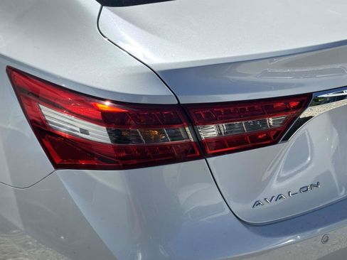Used 2018 Toyota Avalon XLE Premium w/ All Weather Liner Package FWD image 7