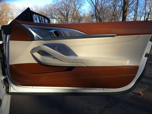 Used 2023 BMW M850i xDrive Convertible image 32