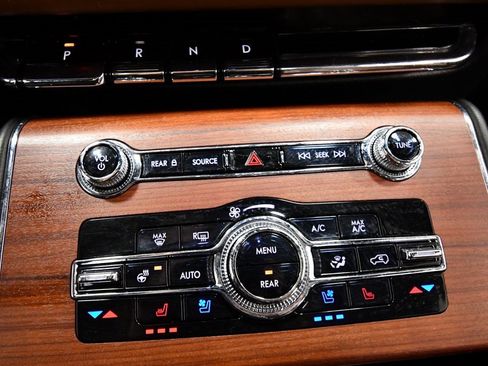 Used 2021 Lincoln Aviator Reserve image 28