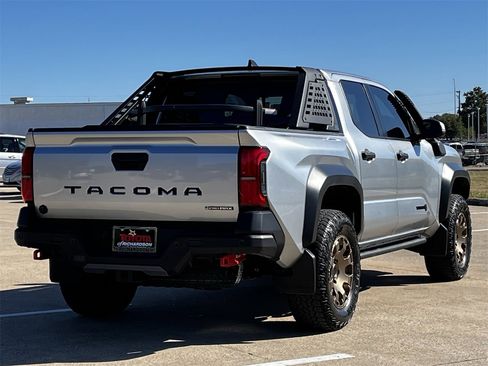 Used 2024 Toyota Tacoma Trailhunter image 4