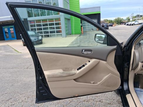 Used 2010 Nissan Altima Hybrid Sedan FWD image 8