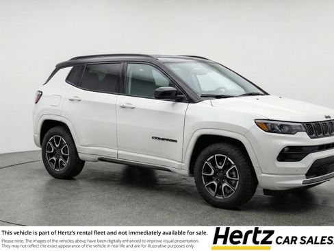 Used 2025 Jeep Compass Trailhawk image 1