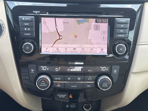 Certified 2020 Nissan Rogue SV w/ Premium Package FWD image 19