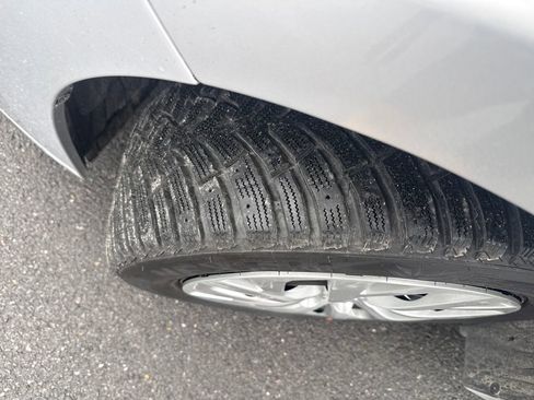 Used 2019 Toyota Corolla LE w/ Carpet Mat Package (TMS) image 28