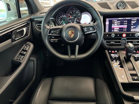 Used 2024 Porsche Macan AWD/4WD image 18