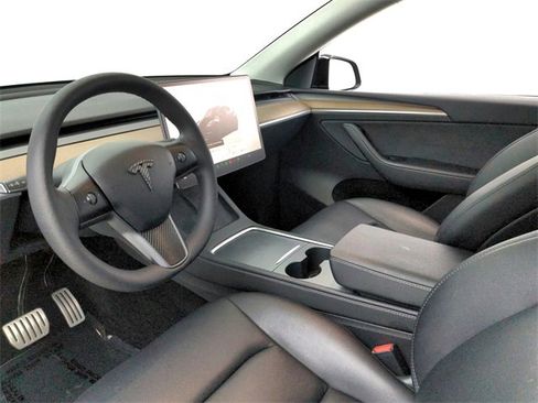 Used 2023 Tesla Model Y Performance image 25