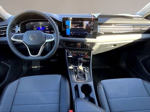 Used 2026 Volkswagen Jetta SE FWD image 5