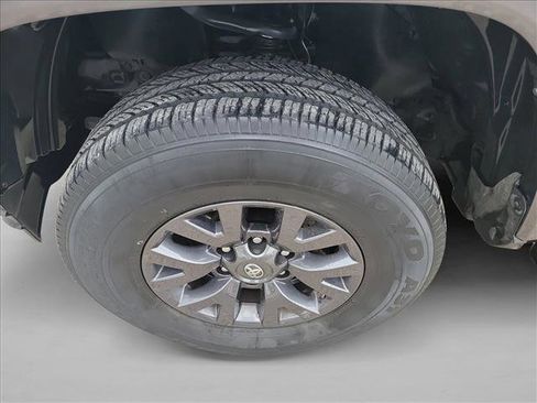 Used 2020 Toyota Tacoma SR5 image 9